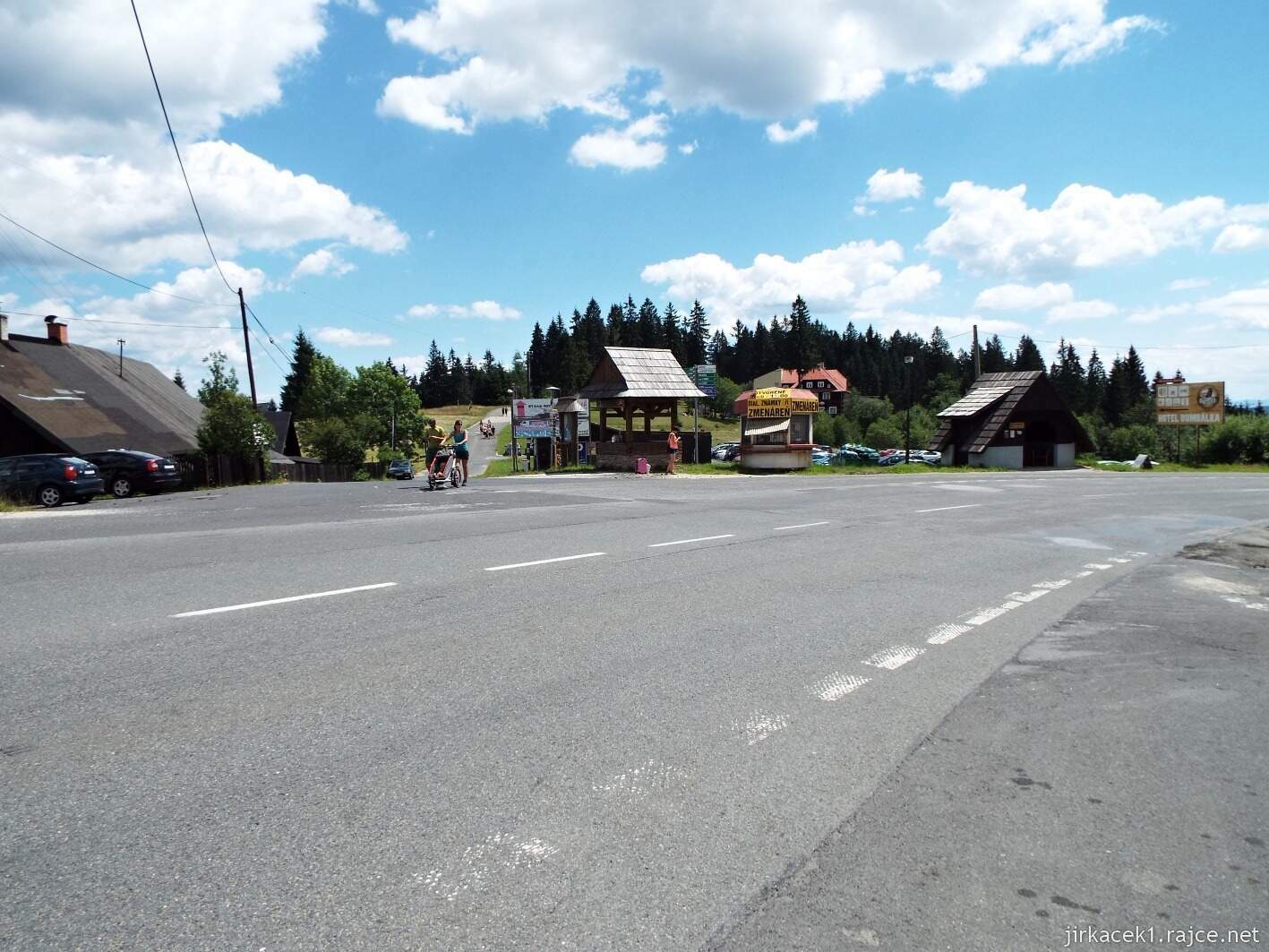 036 - Bumbálka 06 - odbočka ze silnice na parkoviště a hotel Bumbálka