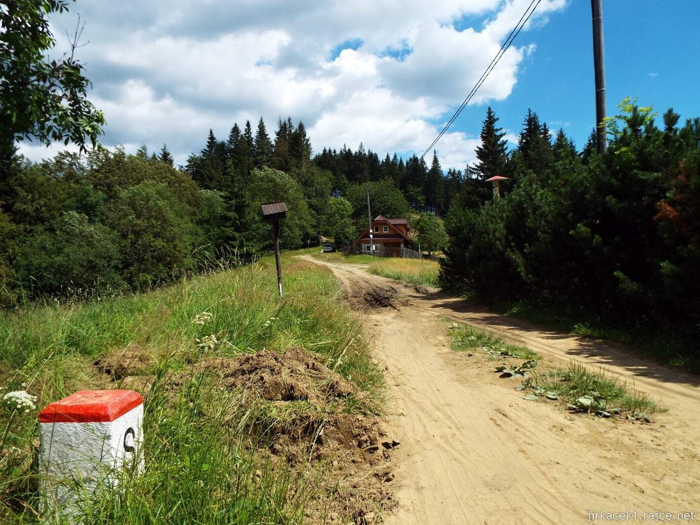 038 - cesta z Masarykovy chaty na Kmínek 04 - osada Smutníky