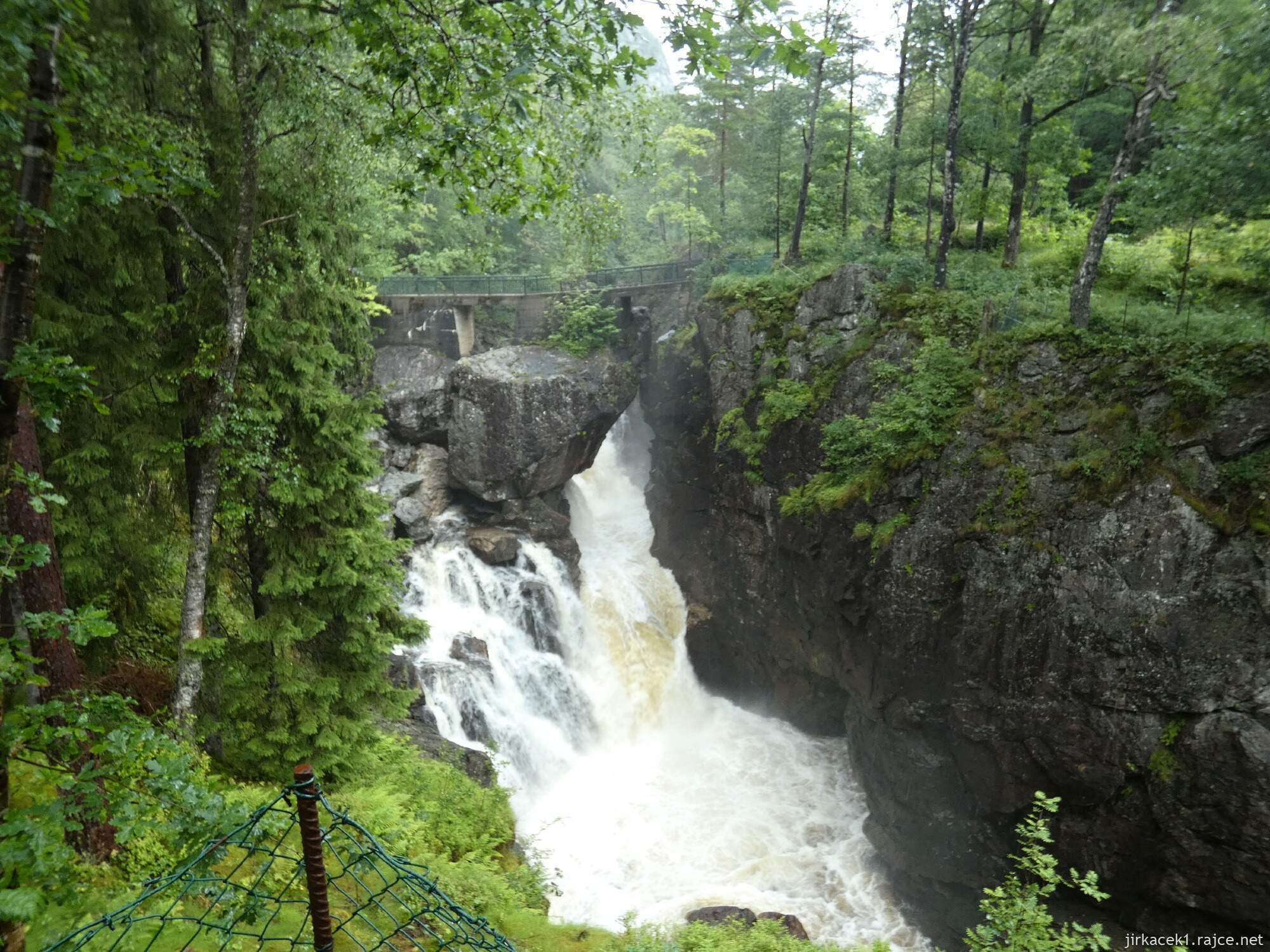 3b - Lyngdal - vodopád Kvåsfossen a muzuem lososů Nasjonalt Villakssenter​ 100