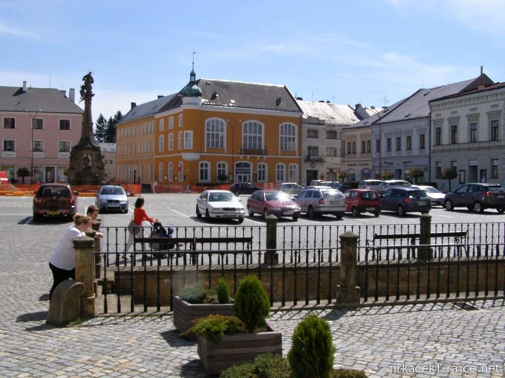 Litovel - náměstí Přemysla Otakara - Nečíz a Morový sloup