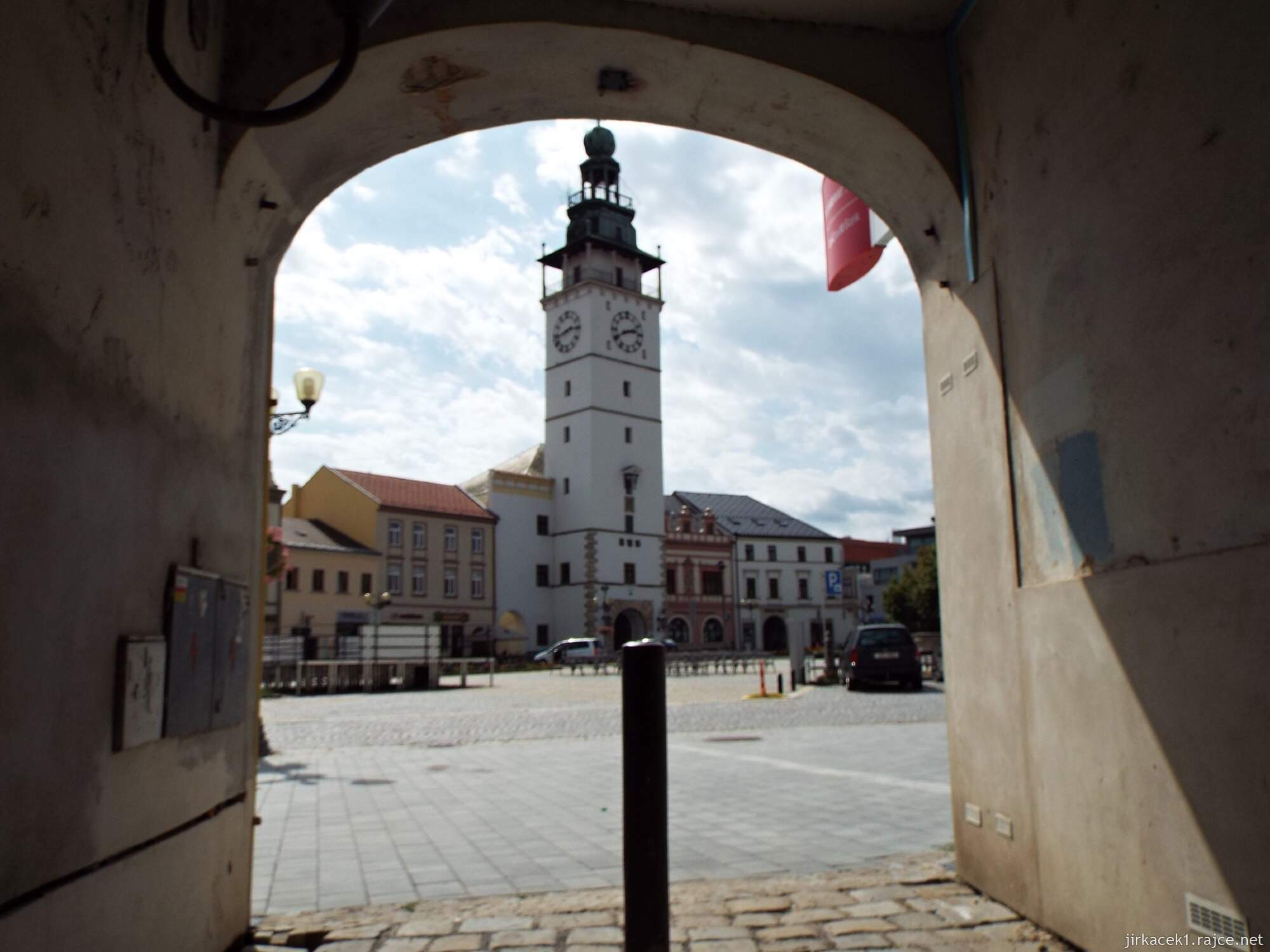 CH - Vyškov - Masarykovo náměstí 10 - pohled na radnici s podloubí Příční ulice