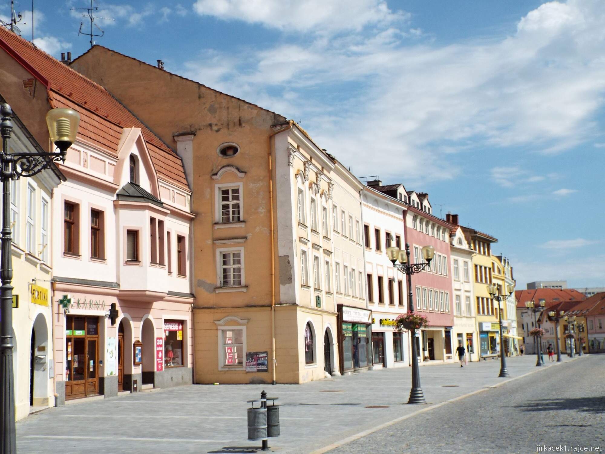 CH - Vyškov - Masarykovo náměstí 13 - řada domů zleva č.38, č.37, č.36, č.35, č.34, č.33 a č.32 s řeznictvím Alois Vyškovský