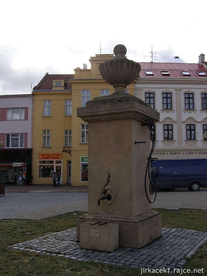 Vyškov - Masarykovo náměstí - studna